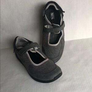 DREW Buttercup Maryjanes Orthopedic Shoes
Gray Size 8.5WW